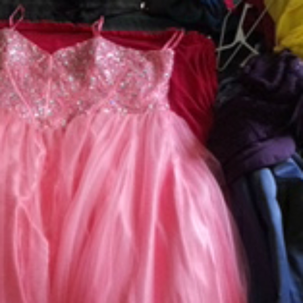Dress - Picture 3 of 4